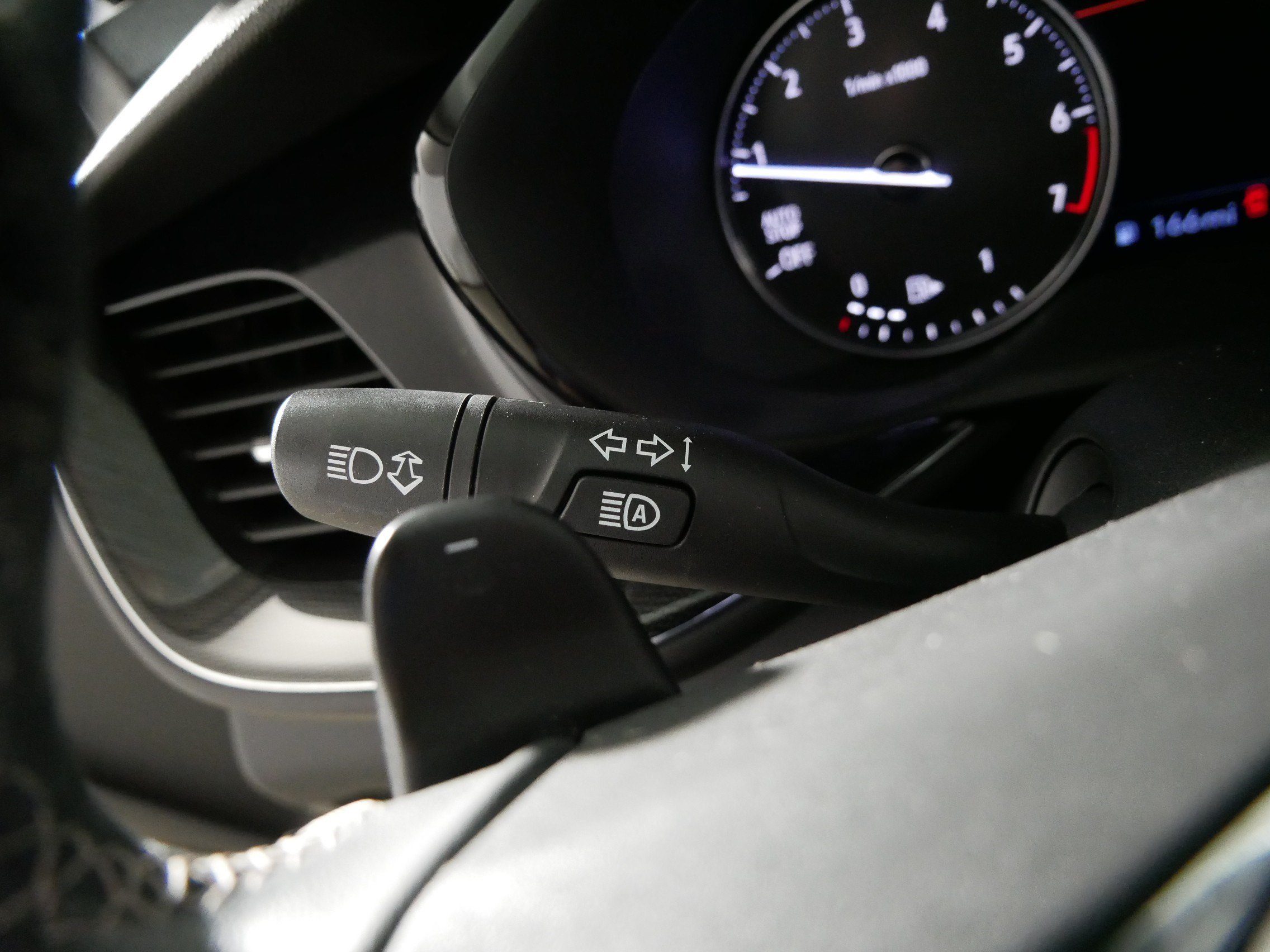 Used 2023 Buick Envision Essence AWD/4WD image 32