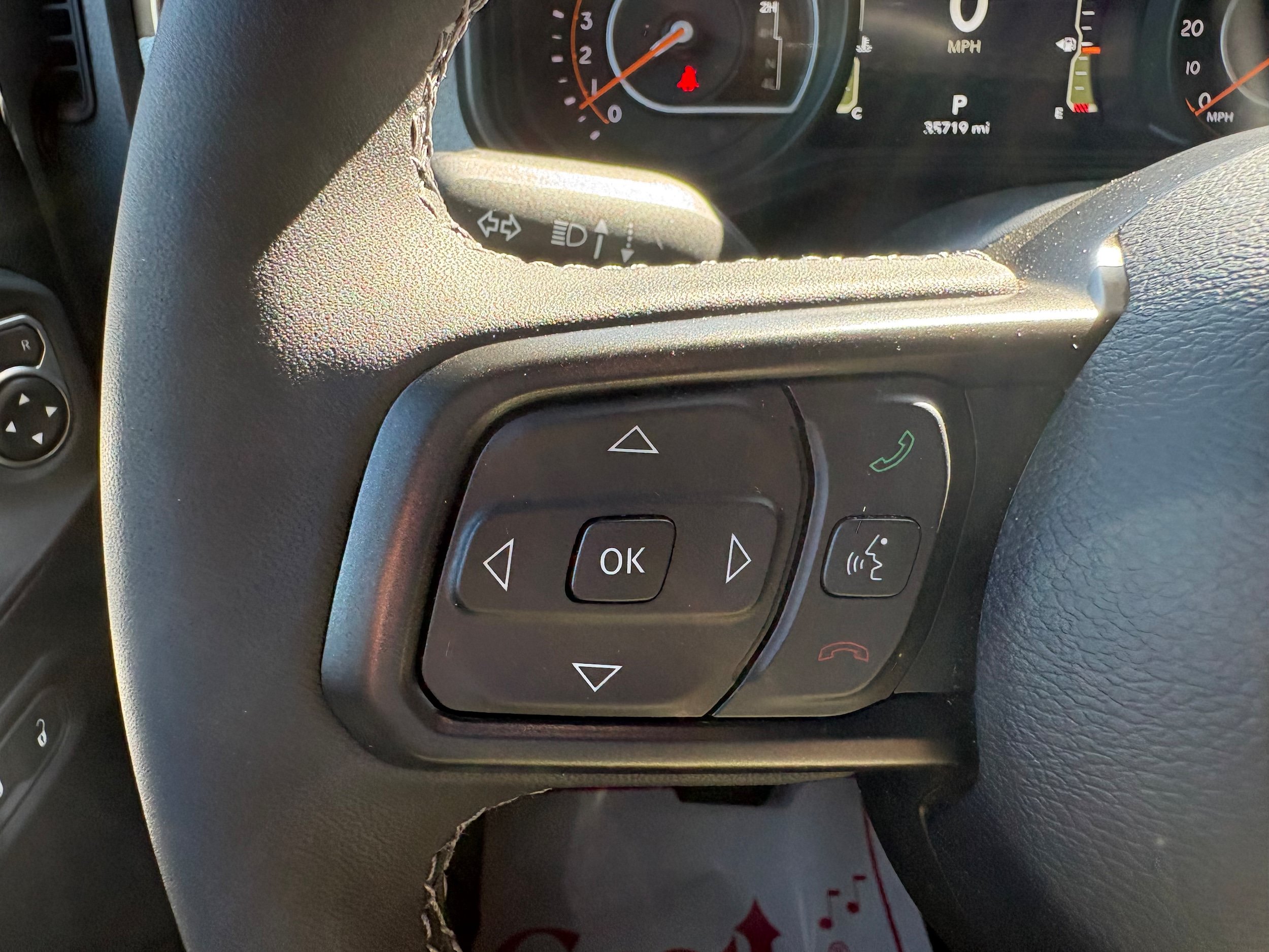 Certified 2025 Jeep Gladiator Sport AWD/4WD image 16