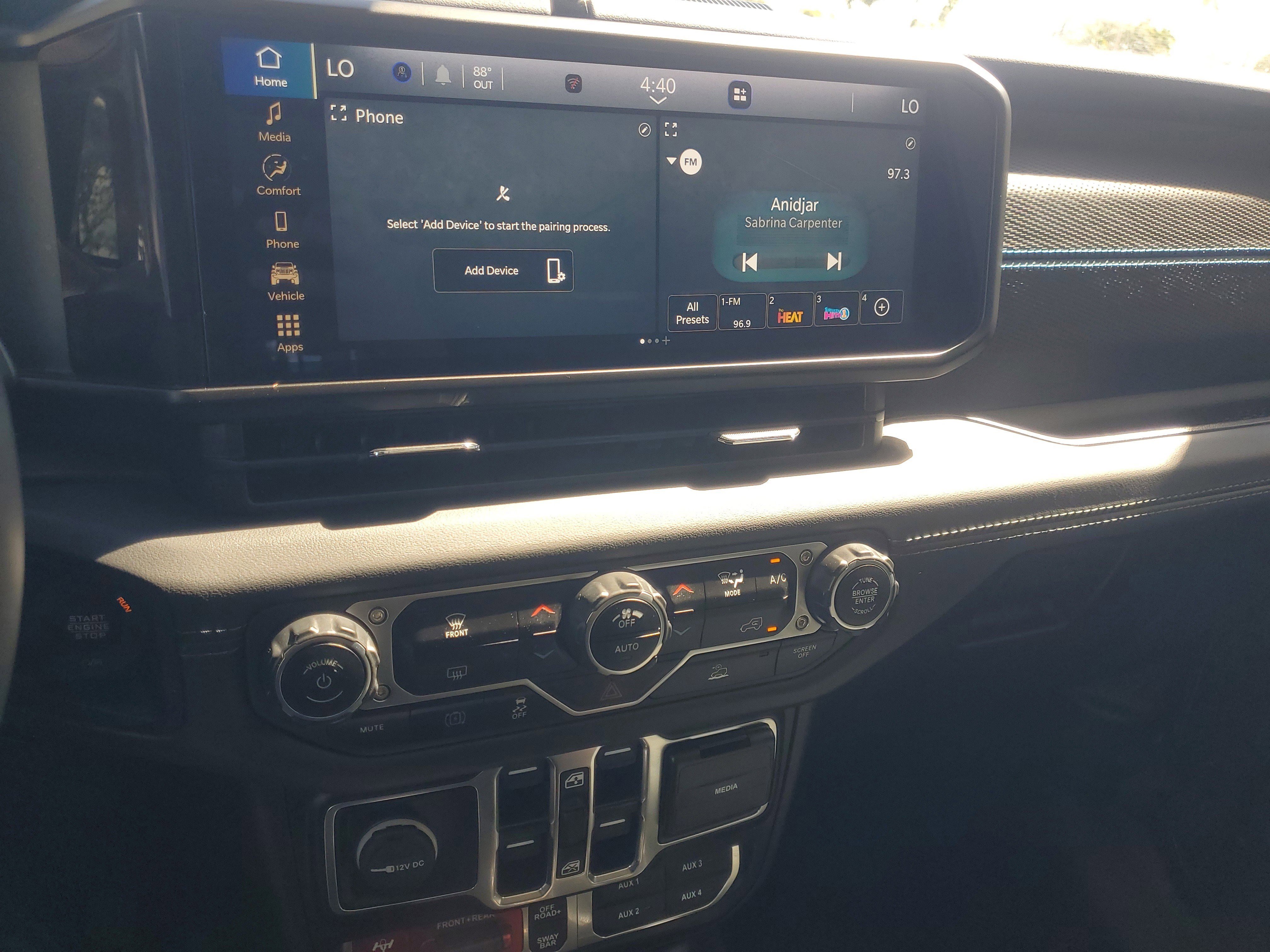 Used 2024 Jeep Wrangler Unlimited Rubicon 4xe image 25