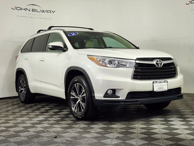 Used 2016 Toyota Highlander XLE AWD/4WD image 3