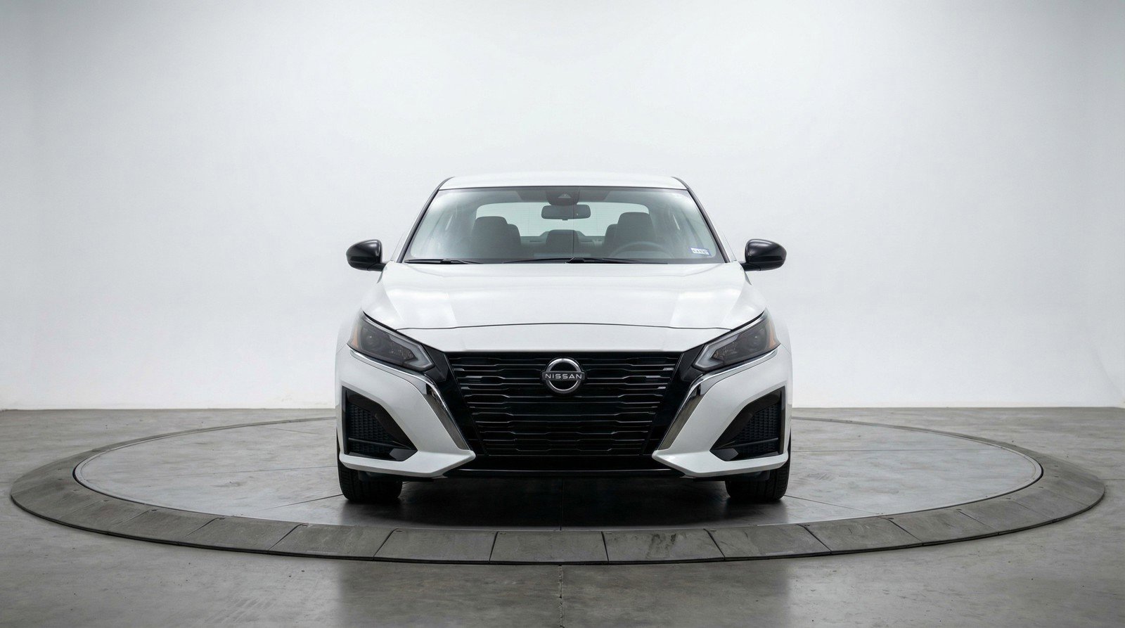Used 2025 Nissan Altima 2.5 SV FWD image 2