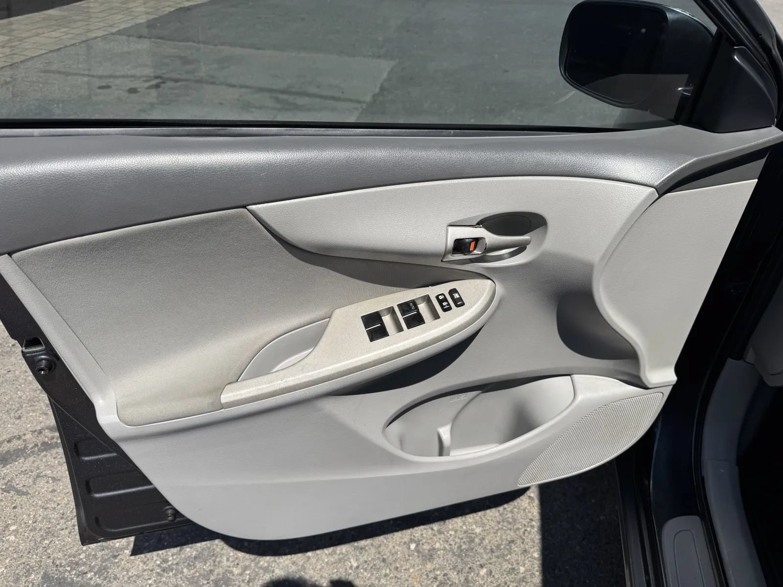 Used 2010 Toyota Corolla LE FWD image 18