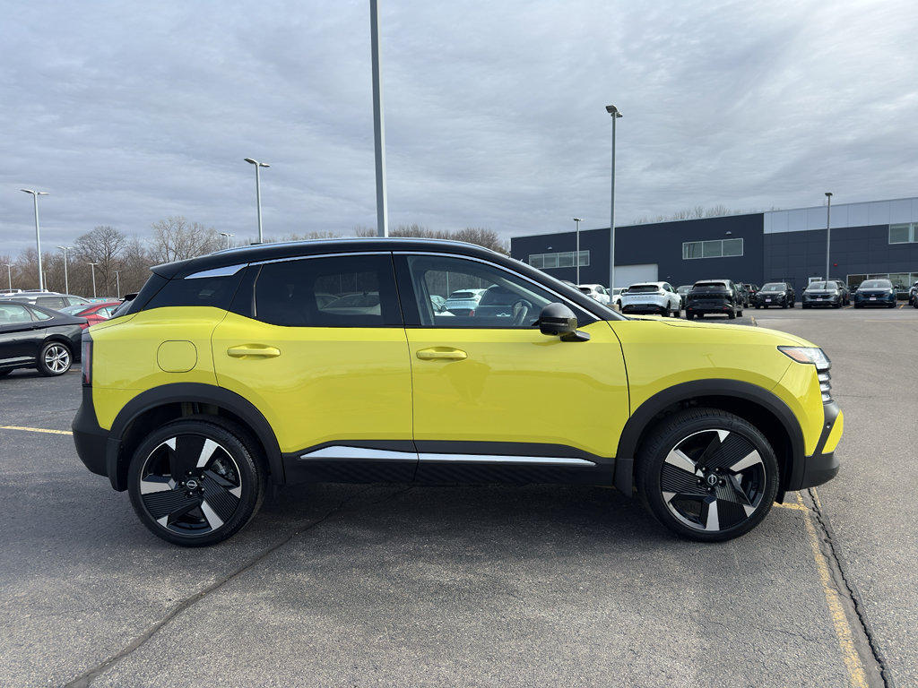 Used 2025 Nissan Kicks SR image 4