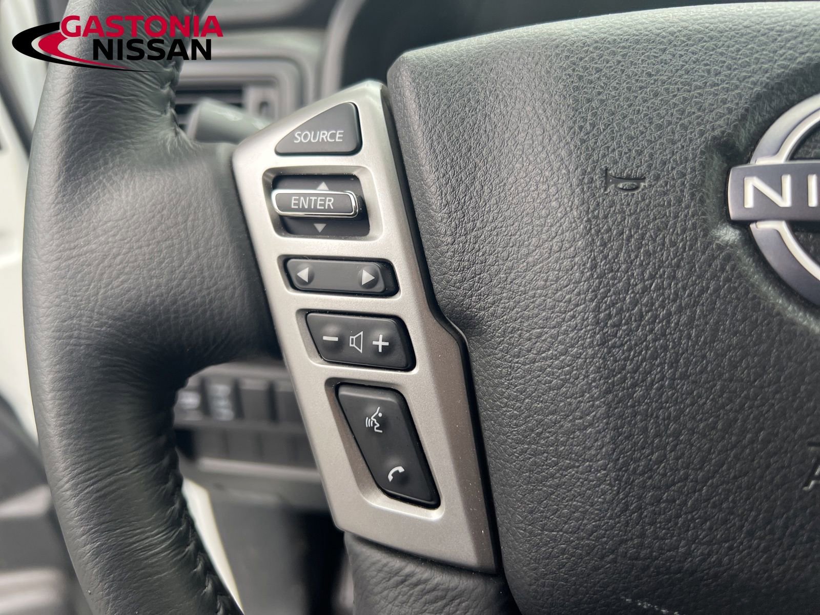 Used 2024 Nissan Titan SV w/ SV Convenience Package image 52