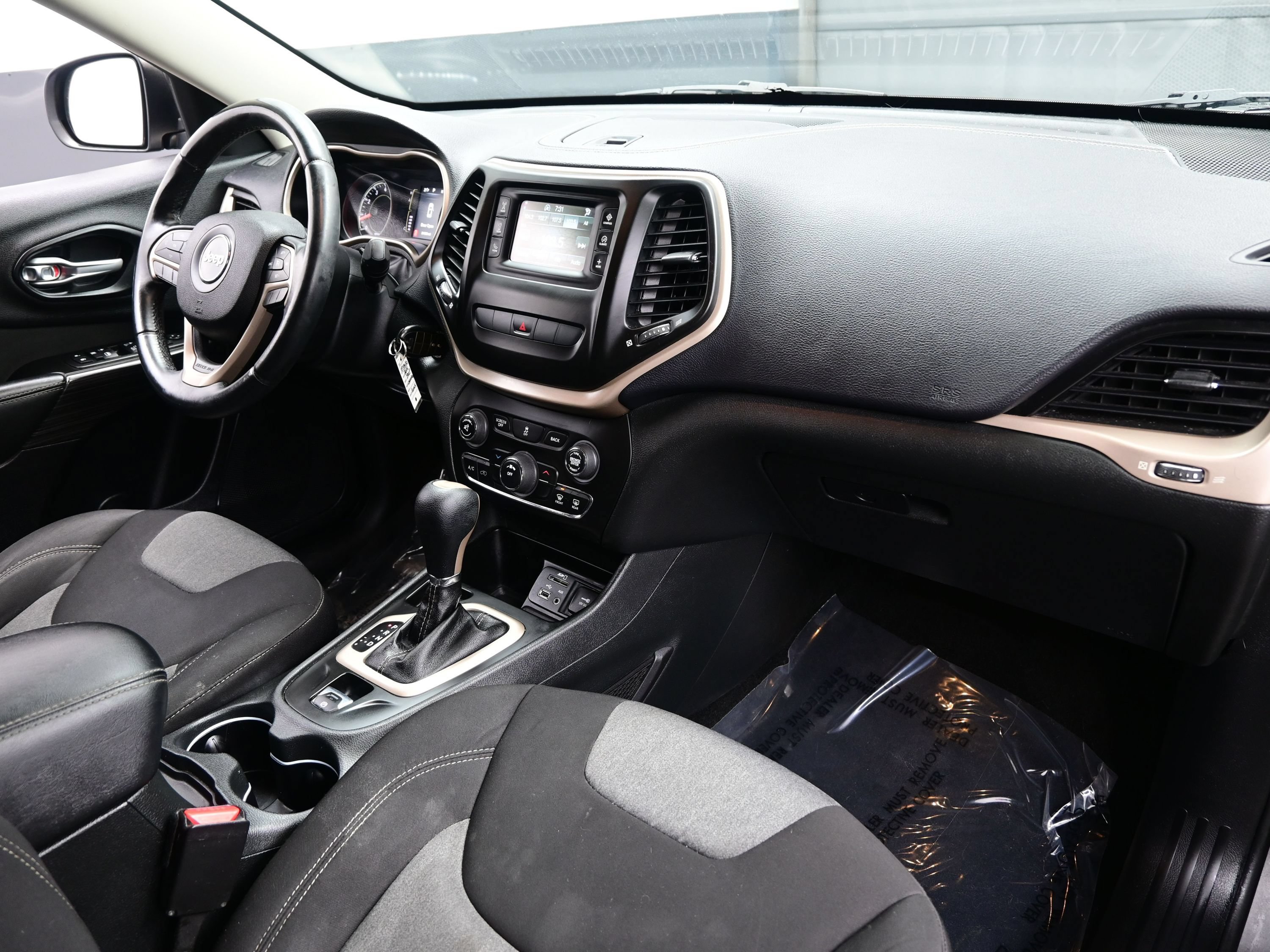 Used 2014 Jeep Cherokee Latitude FWD image 17