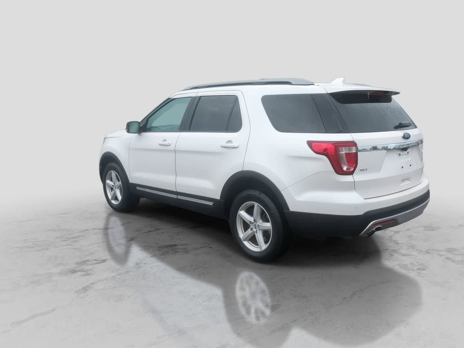 Used 2017 Ford Explorer XLT AWD/4WD image 6