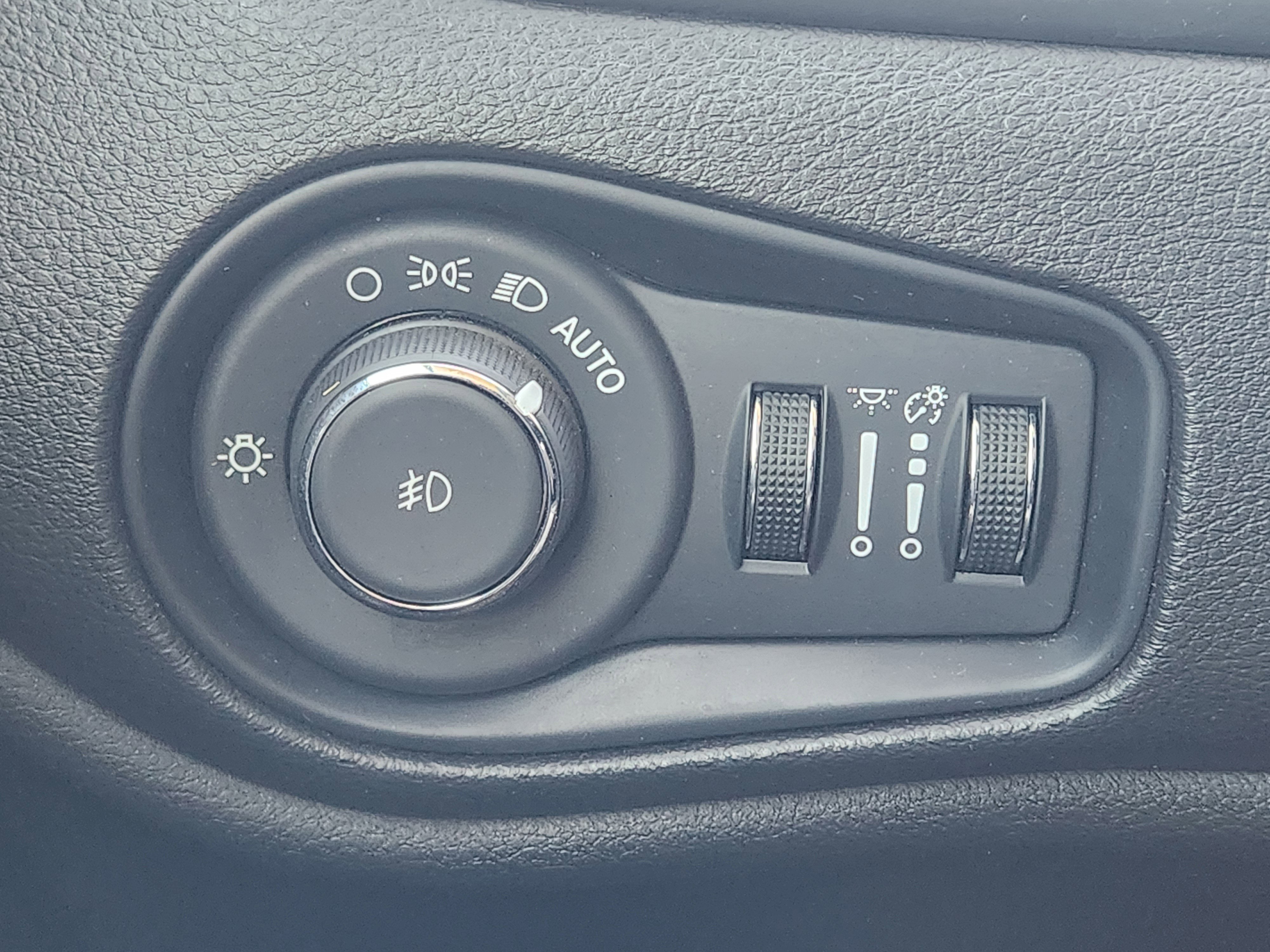 Used 2022 Jeep Renegade Limited image 23