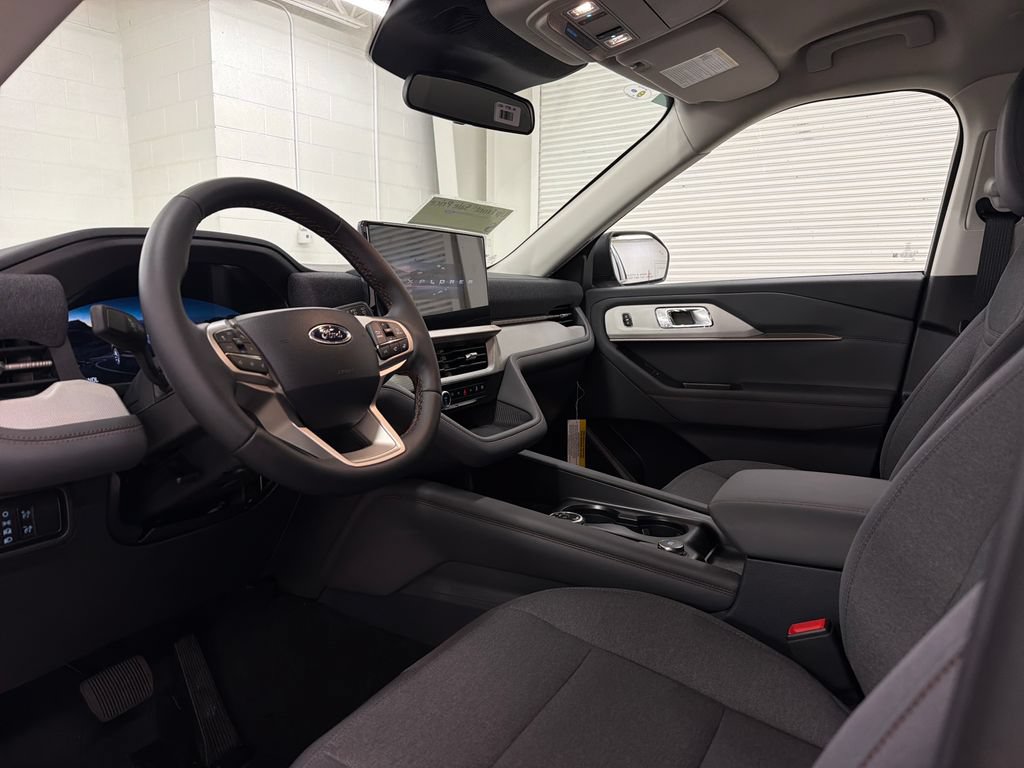 New 2026 Ford Explorer Active RWD image 6