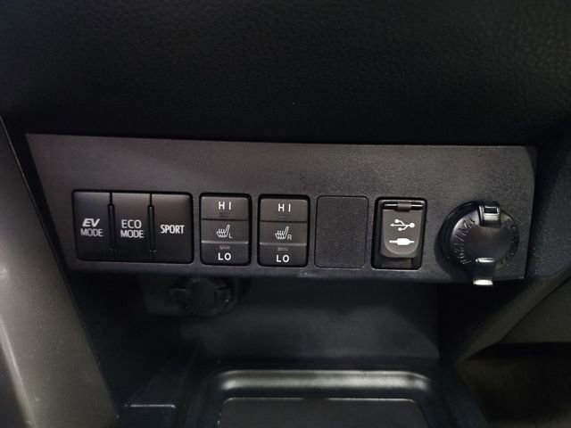 Used 2018 Toyota RAV4 Limited w/ Advanced Technology Package image 29