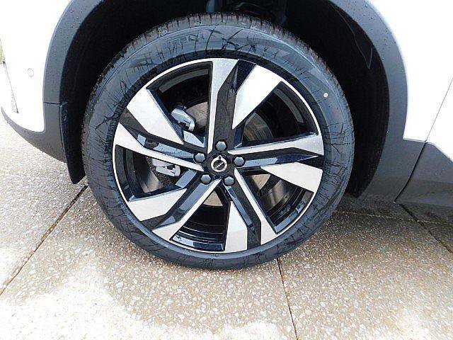 New 2026 Volvo XC40 B5 Ultra w/ Climate Package AWD/4WD image 12