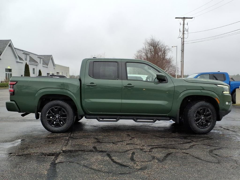 Used 2022 Nissan Frontier SV w/ SV Premium Package image 2