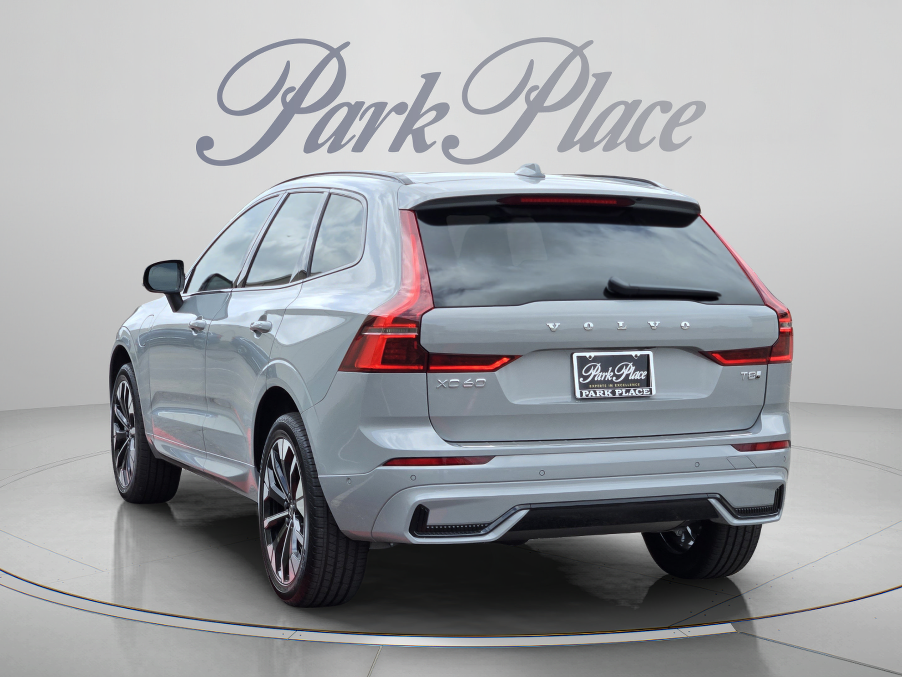 New 2026 Volvo XC60 T8 Plus w/ Climate Package PRO AWD/4WD image 3