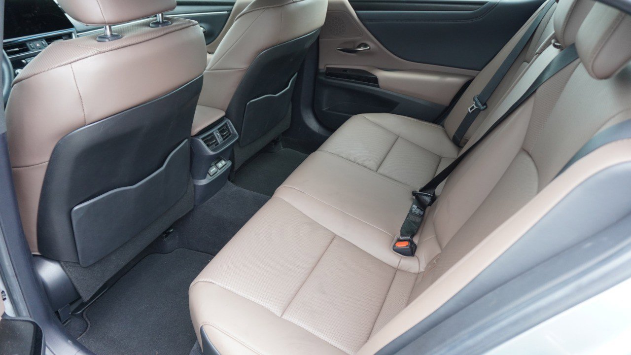 Certified 2025 Lexus ES 350 w/ Premium Package FWD image 11