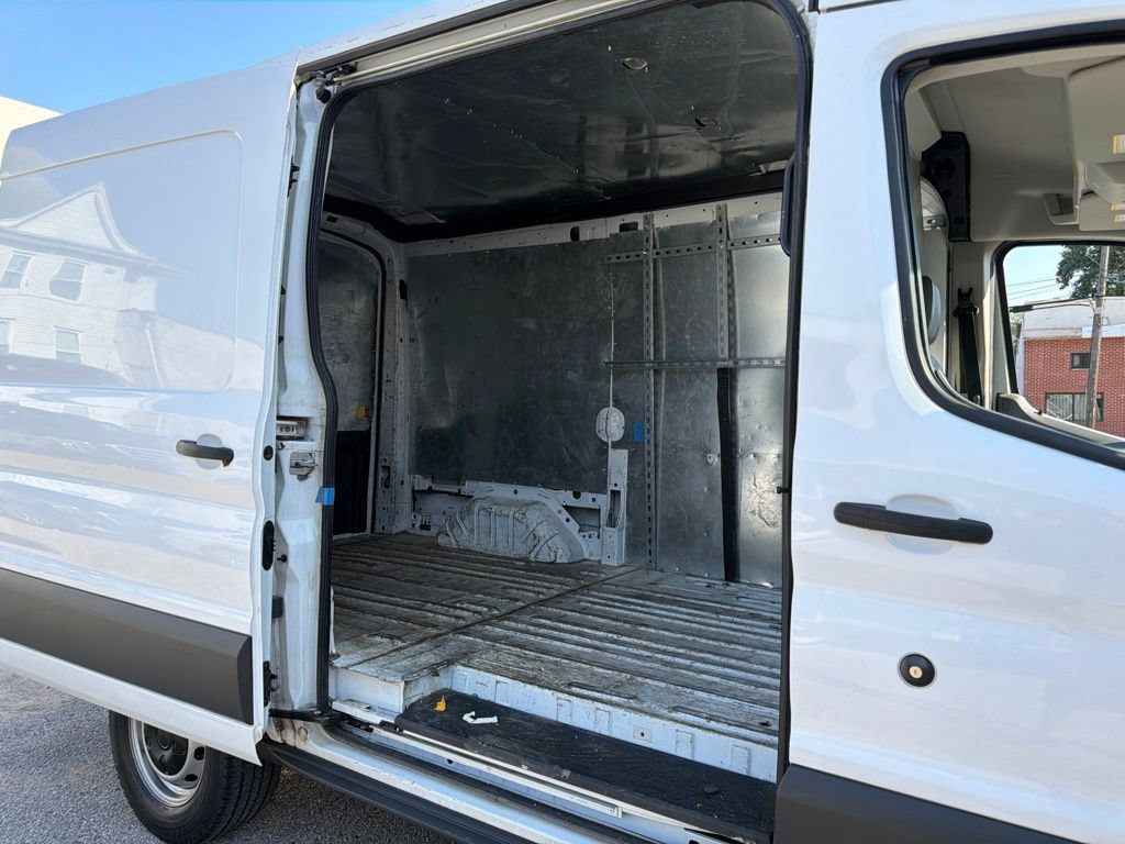 Used 2016 Ford Transit 250 130 Medium Roof RWD image 9