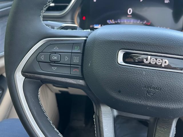 Used 2025 Jeep Grand Cherokee Limited AWD/4WD image 18
