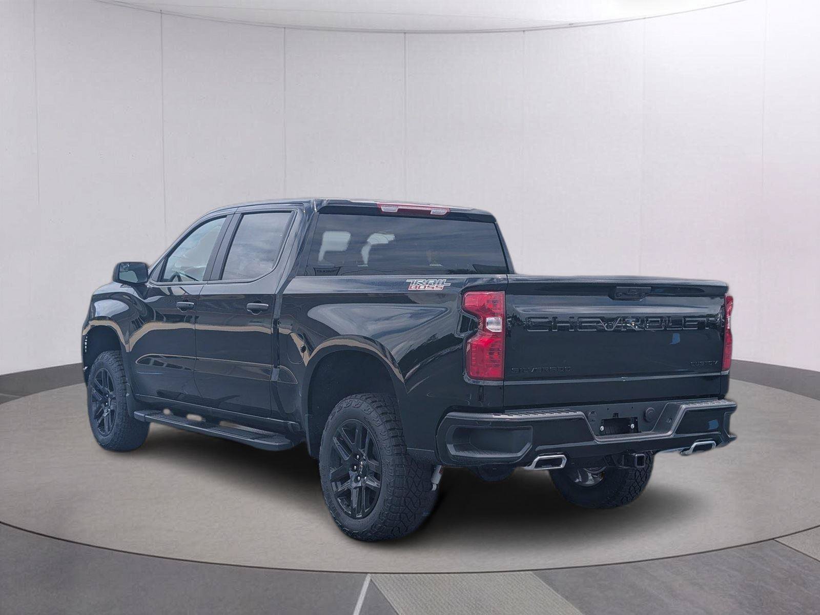 New 2026 Chevrolet Silverado 1500 Custom Trail Boss w/ LPO, Dark Essentials Package AWD/4WD image 3