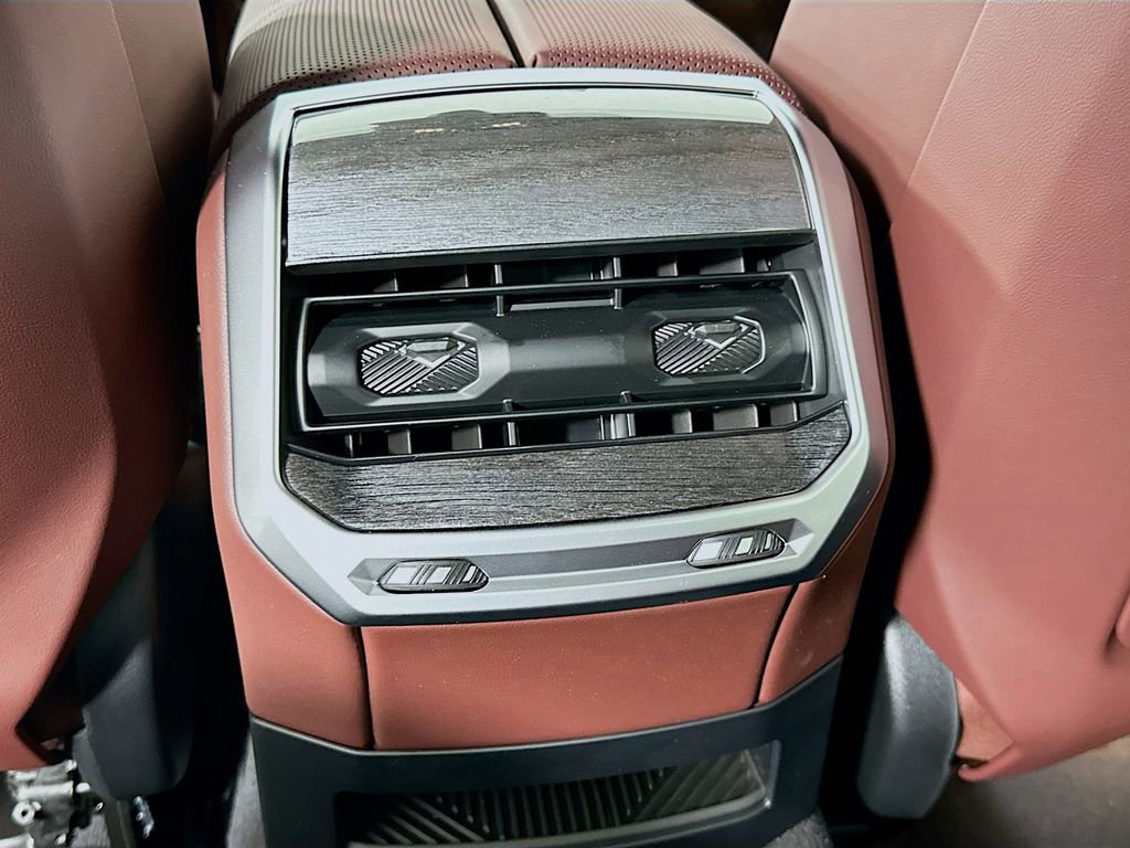 New 2026 BMW 750e xDrive w/ Executive Package image 18