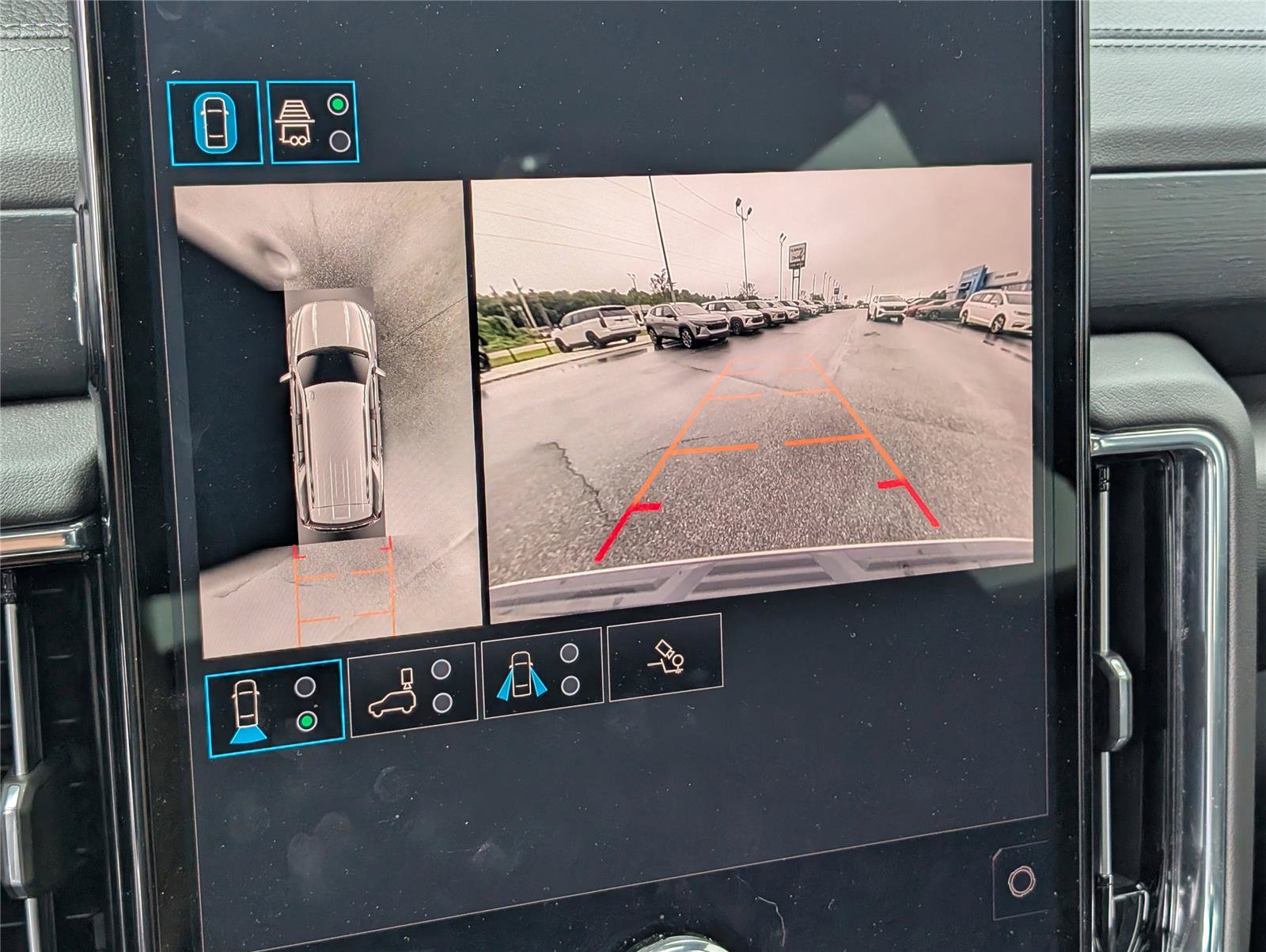 Used 2025 GMC Yukon Denali w/ Advanced Technology Package AWD/4WD image 26