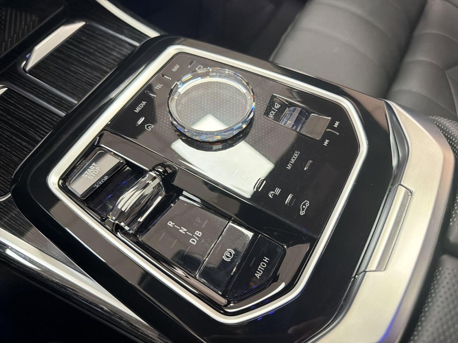 Used 2024 BMW i7 xDrive60 w/ Executive Package AWD/4WD image 17