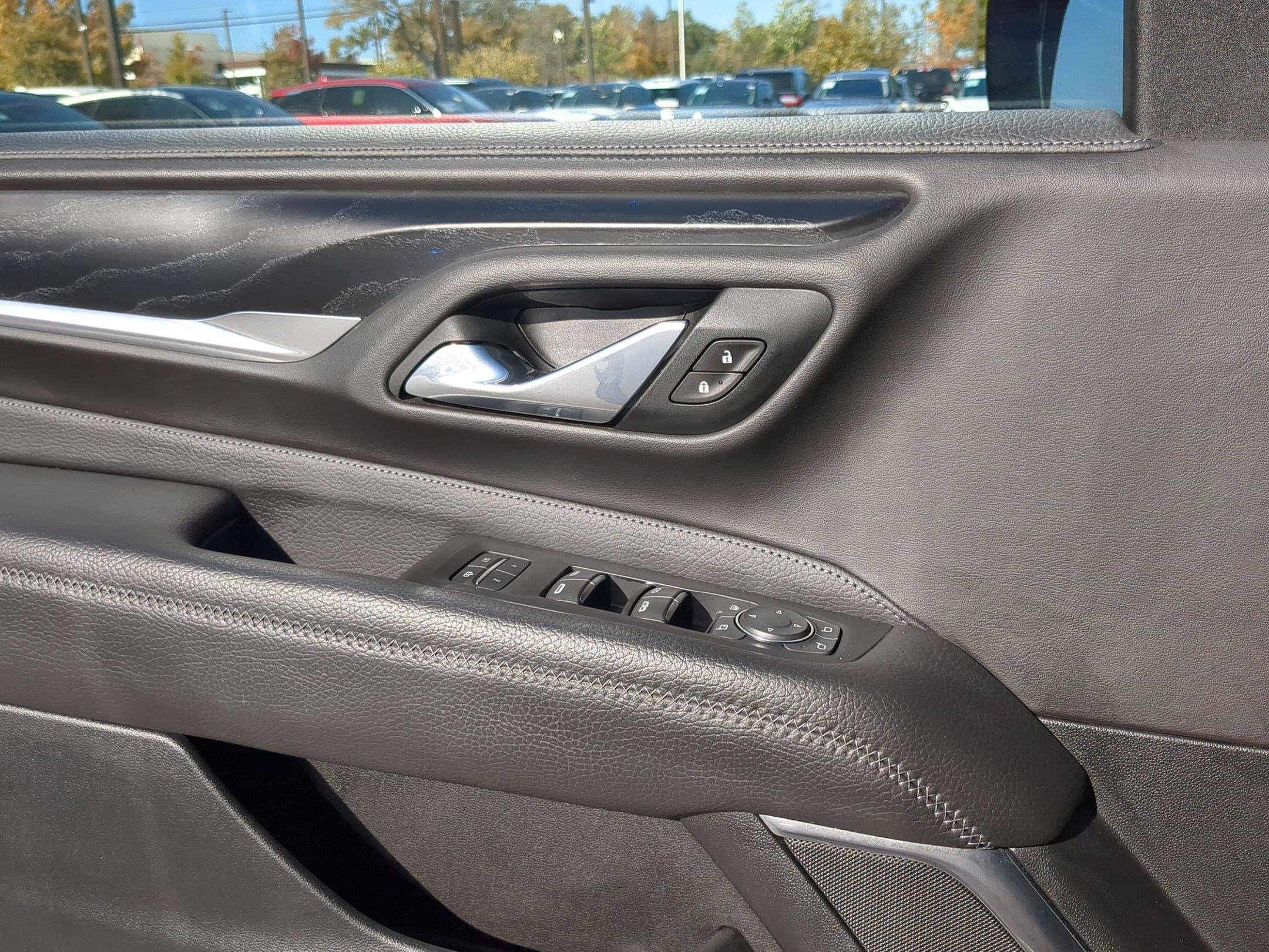 Used 2021 GMC Yukon Denali w/ Denali Premium Package image 12