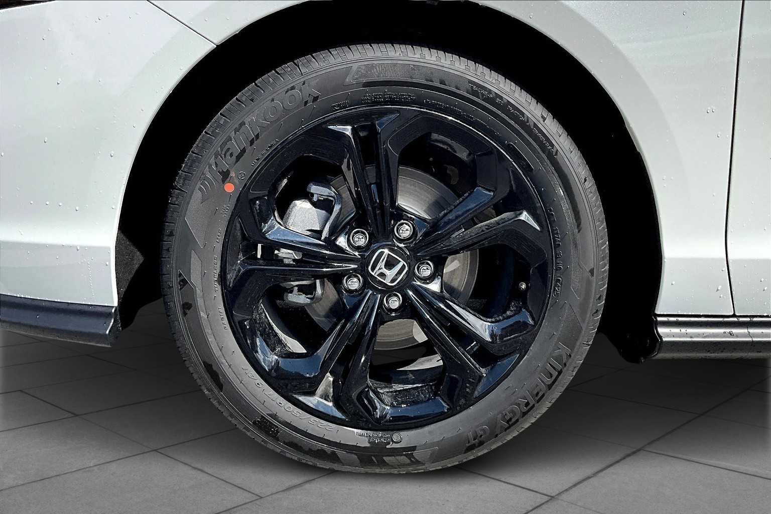 New 2025 Honda Accord SE image 9