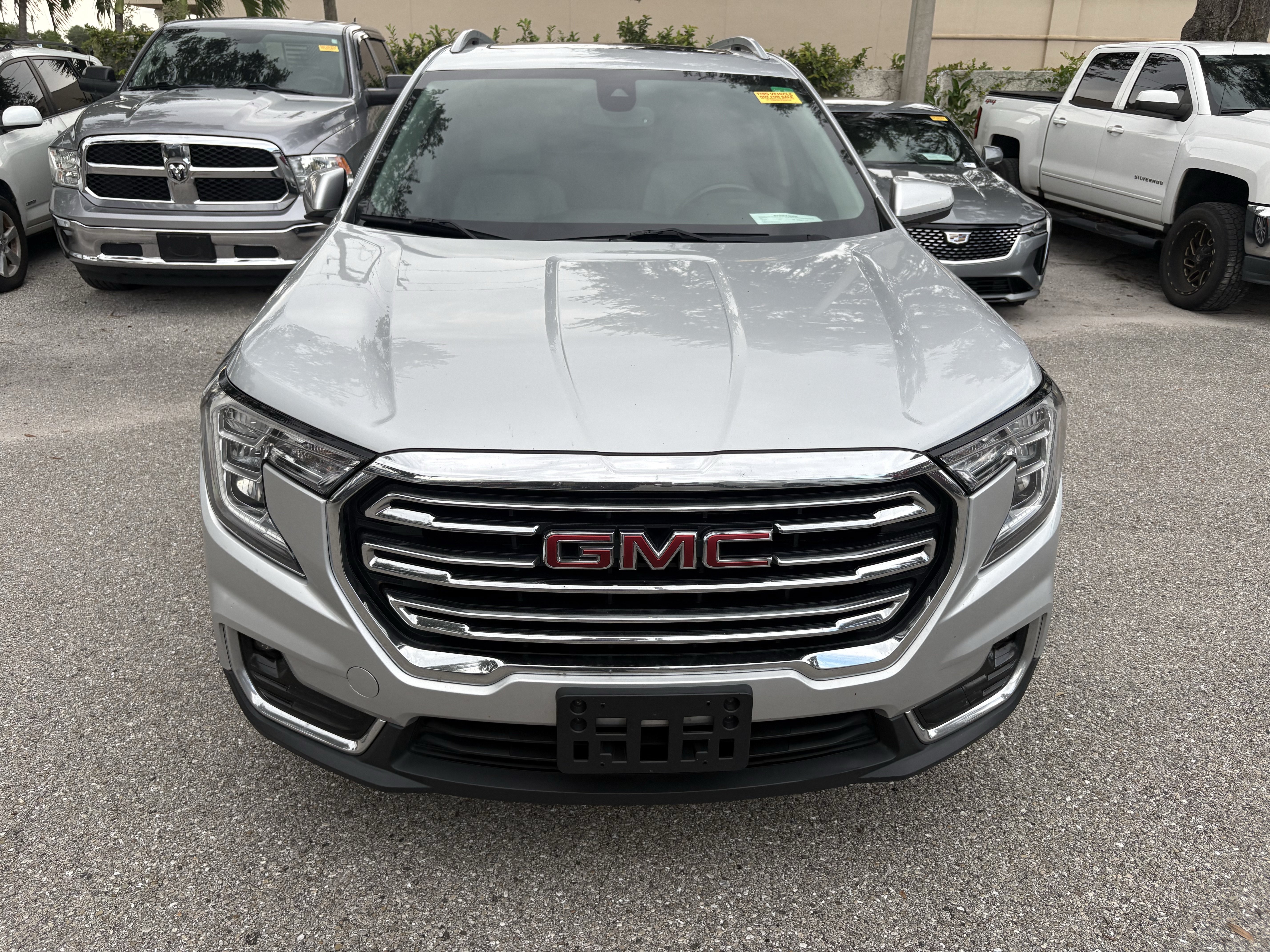 Used 2022 GMC Terrain SLT AWD/4WD image 2