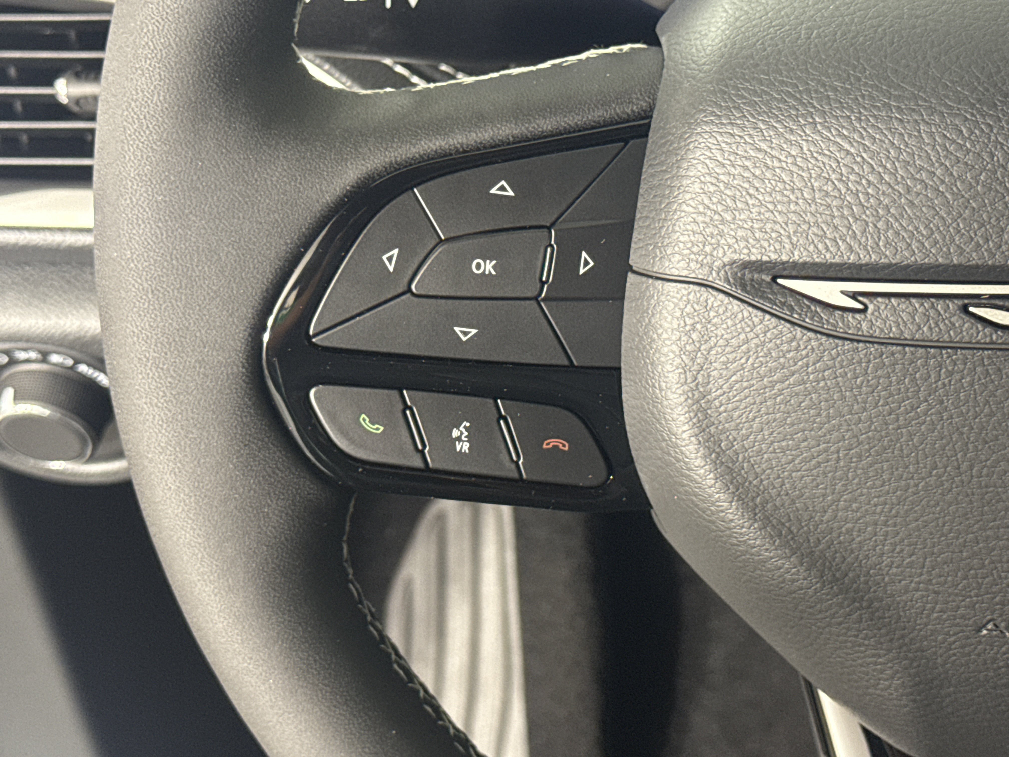 New 2027 Chrysler Pacifica Limited FWD image 17
