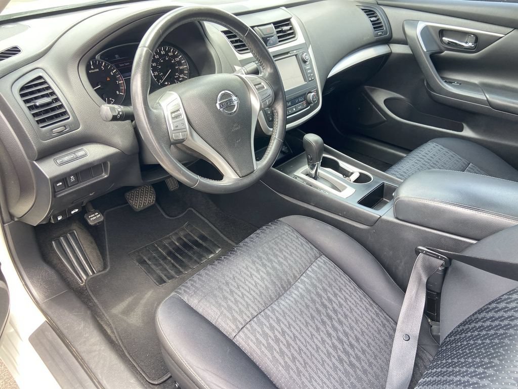 Used 2017 Nissan Altima 2.5 SV w/ Convenience Package FWD image 6