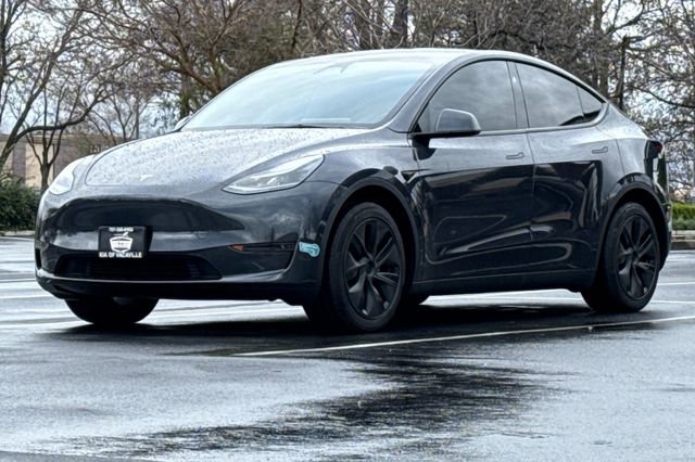 Used 2025 Tesla Model Y Long Range image 11