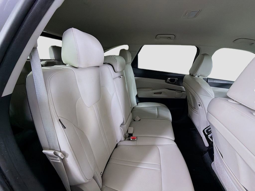 Used 2025 Kia Sorento S image 30
