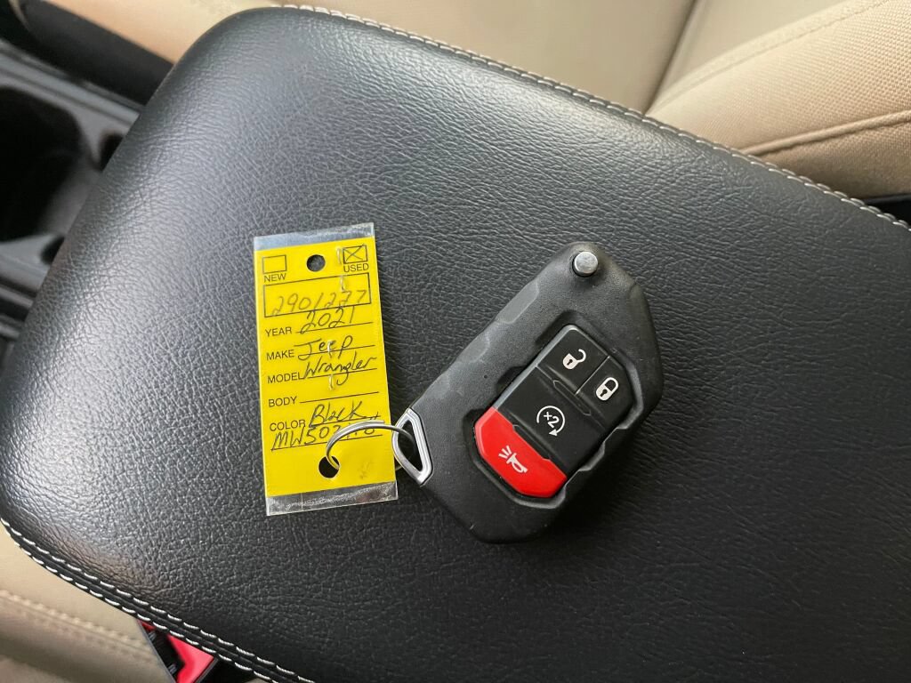 Used 2021 Jeep Wrangler Unlimited Sahara AWD/4WD image 4