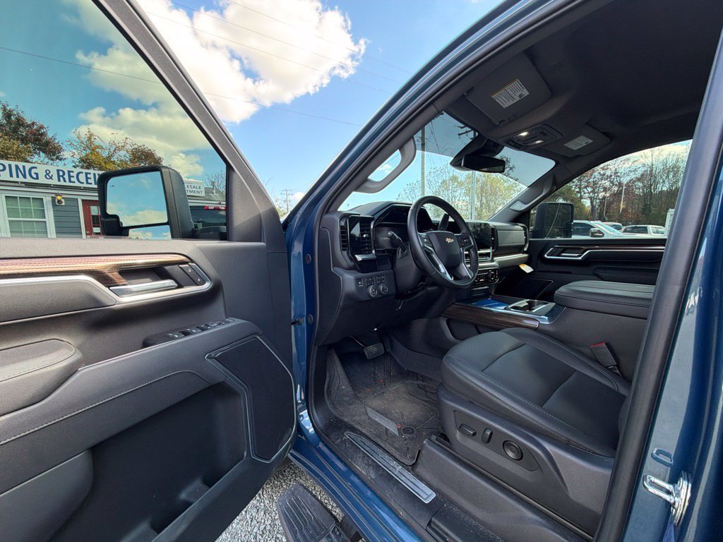 Used 2026 Chevrolet Silverado 3500 LT w/ Safety Package AWD/4WD image 15