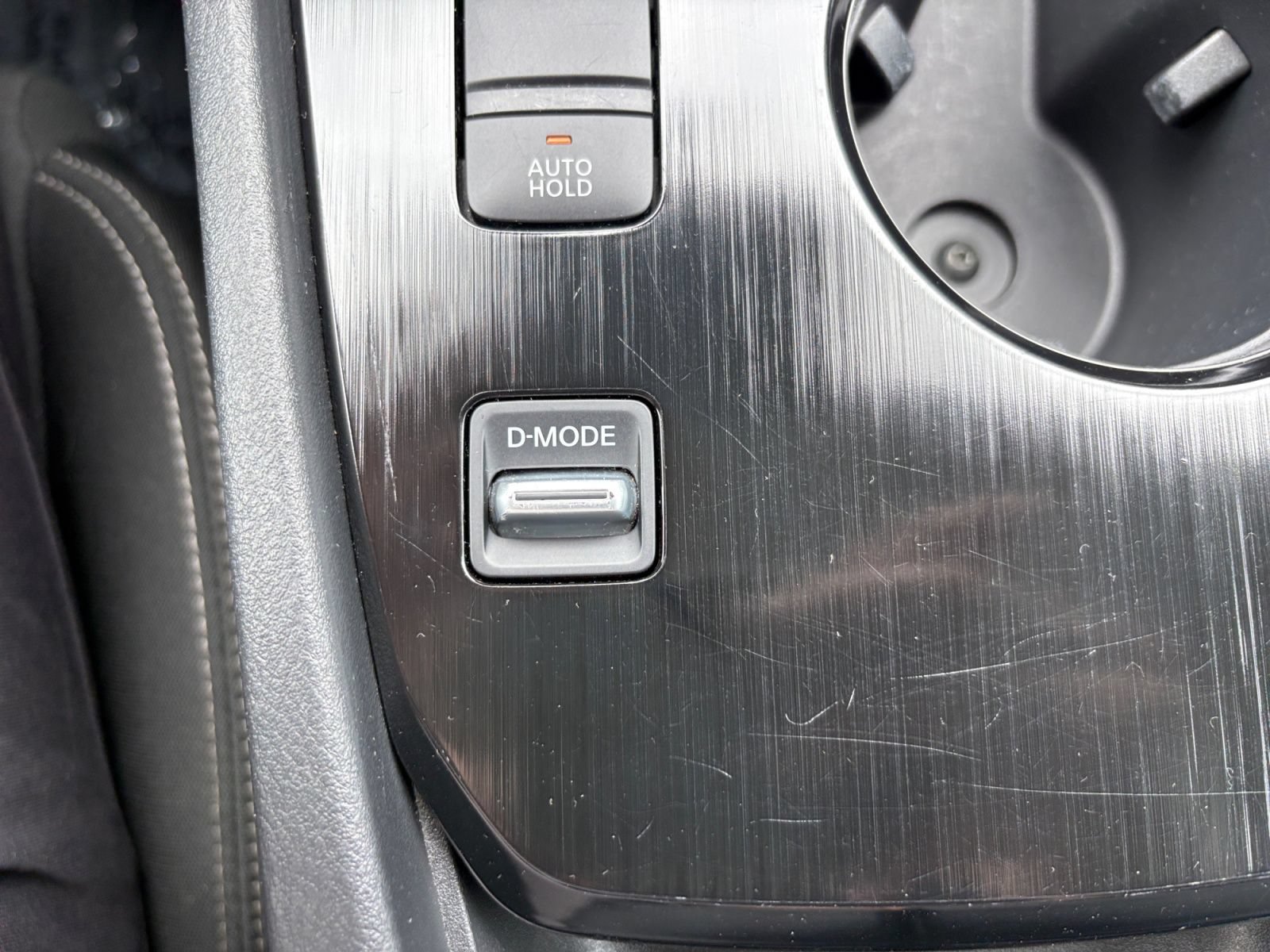 Used 2024 Nissan Rogue S FWD image 32