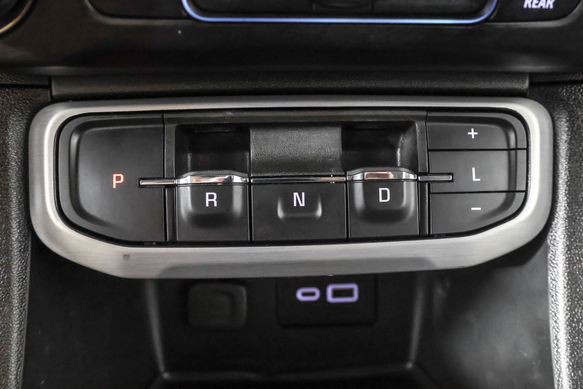 Used 2023 GMC Acadia SLE w/ LPO, Floor Liner Package image 32