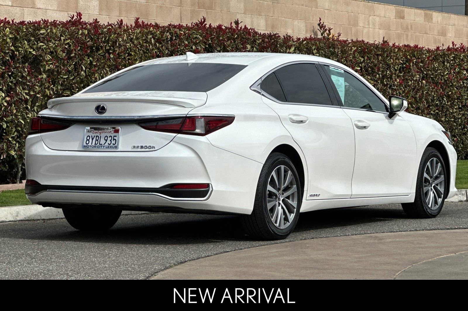 Certified 2021 Lexus ES 300h image 4