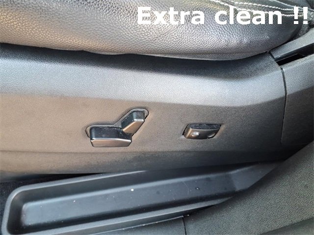 Used 2014 Chrysler Town & Country S image 12