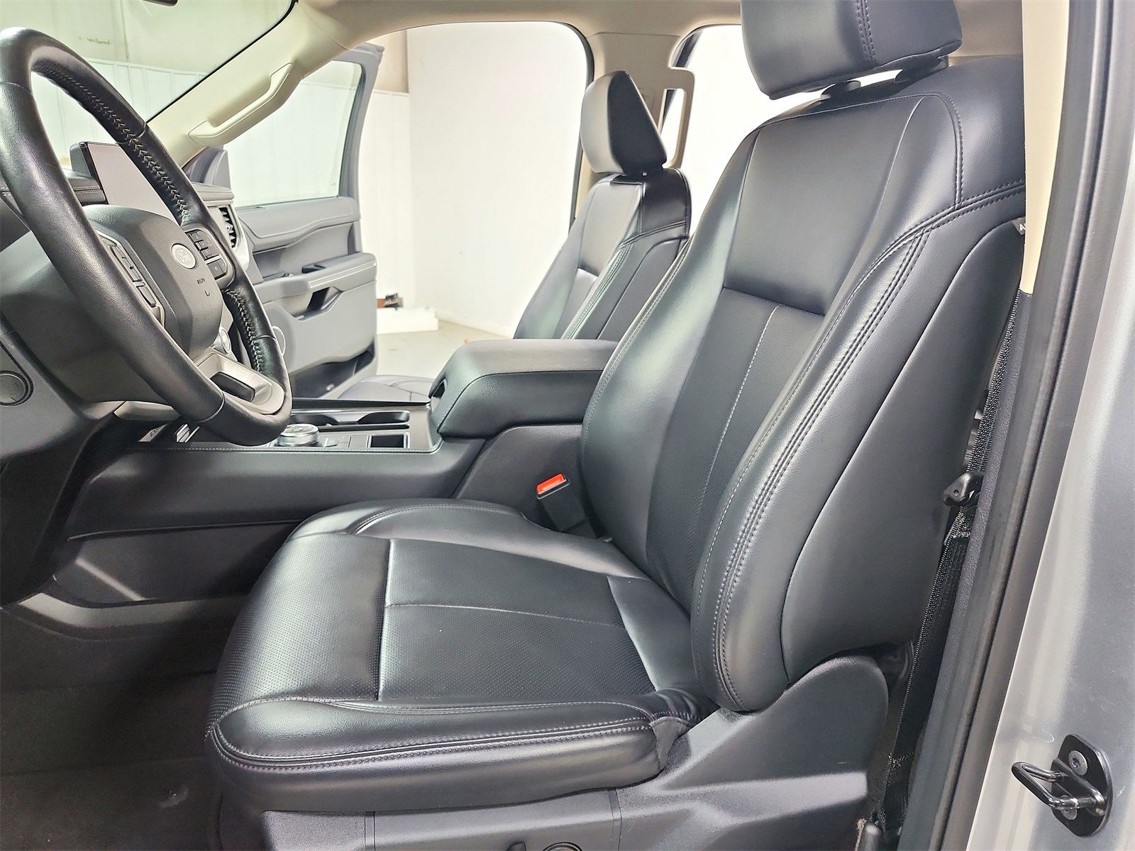 Used 2024 Ford Expedition Max XLT image 19
