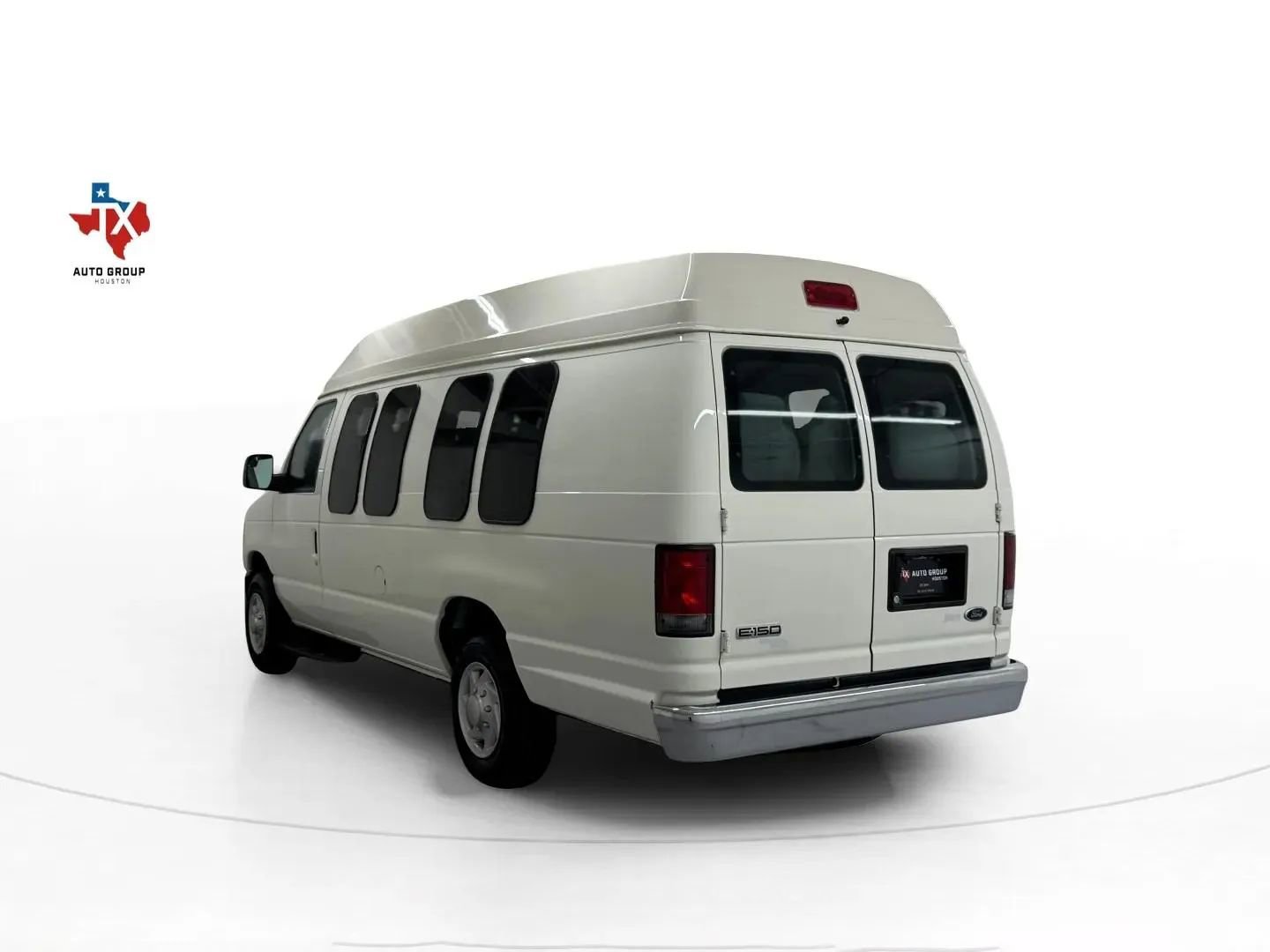 Used 2014 Ford E-150 and Econoline 150 Extended Van 3D image 4