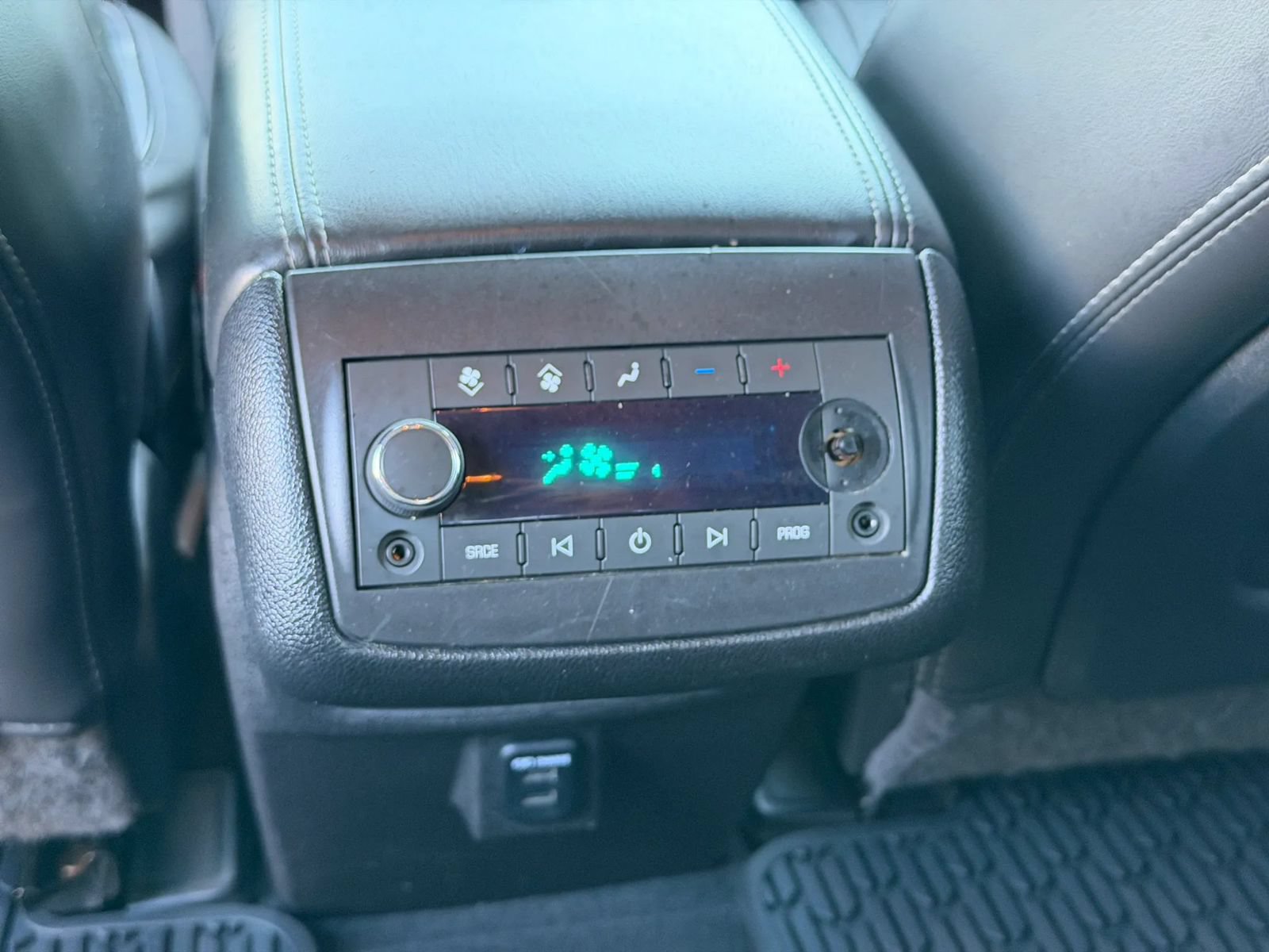 Used 2015 Chevrolet Traverse LT FWD image 37