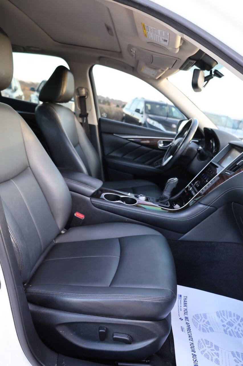 Used 2019 INFINITI Q50 Luxe w/ Essential Package (3.0T Luxe) image 15