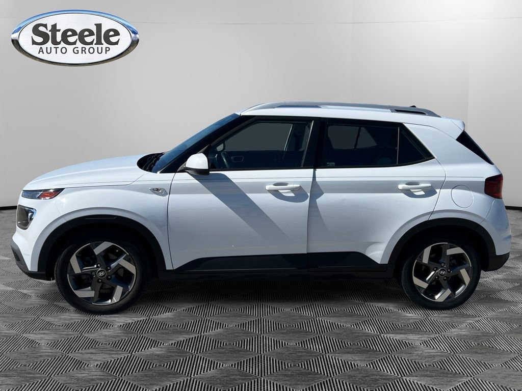 Used 2022 Hyundai Venue SEL image 2