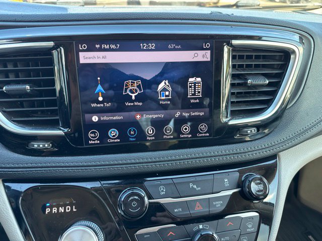 Used 2020 Chrysler Pacifica Limited FWD image 31
