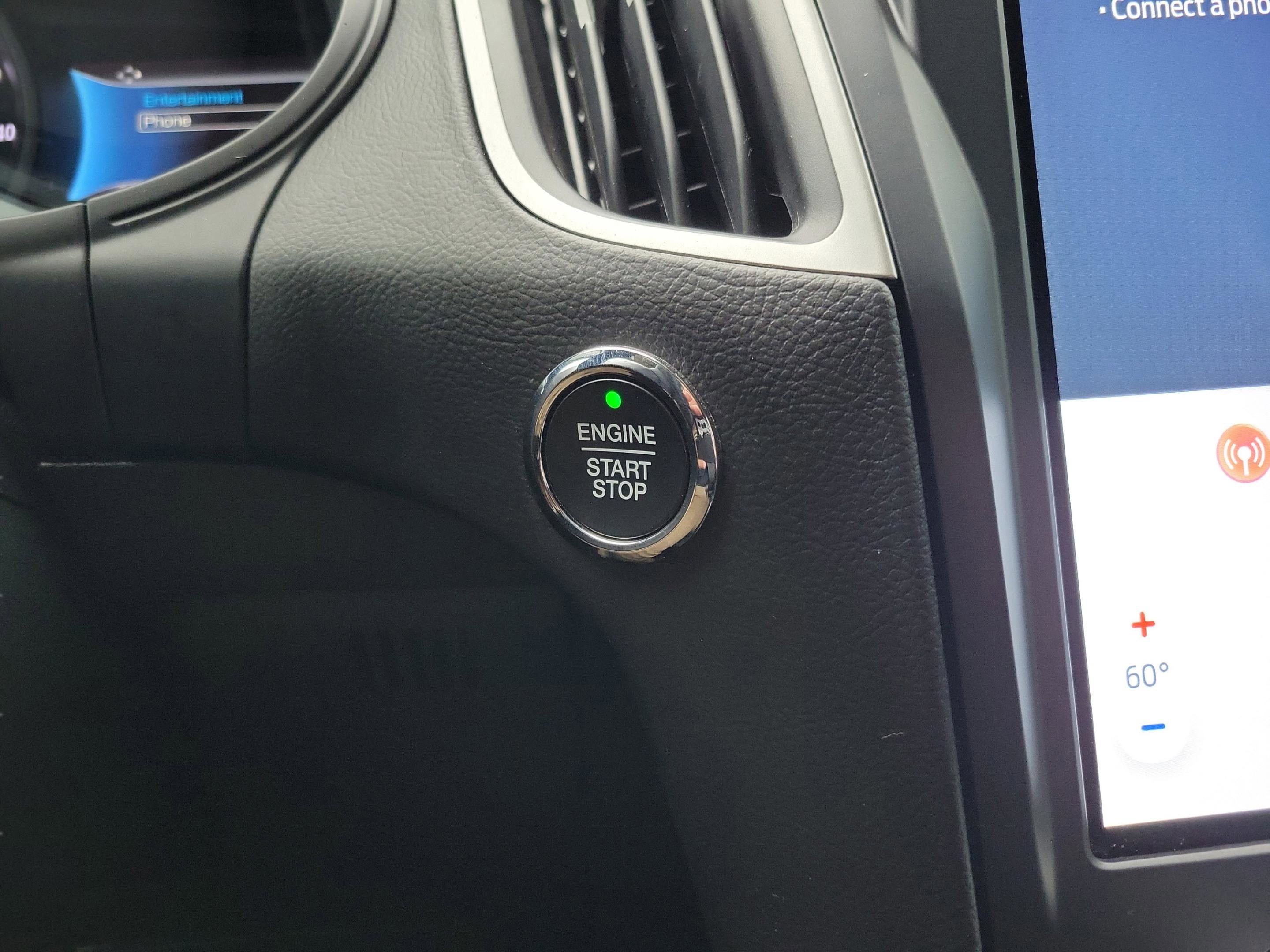 Used 2022 Ford Edge SE w/ Black Appearance Package image 16