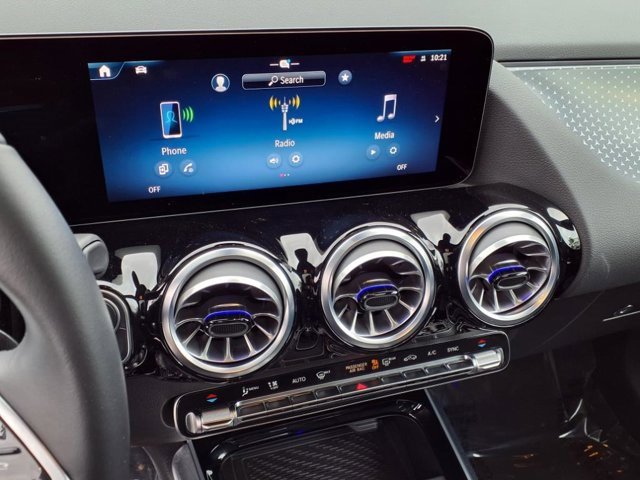 Used 2025 Mercedes-Benz GLA 250 4MATIC image 5