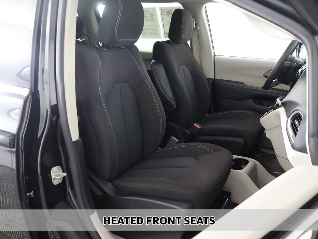 Used 2023 Chrysler Voyager LX FWD image 4