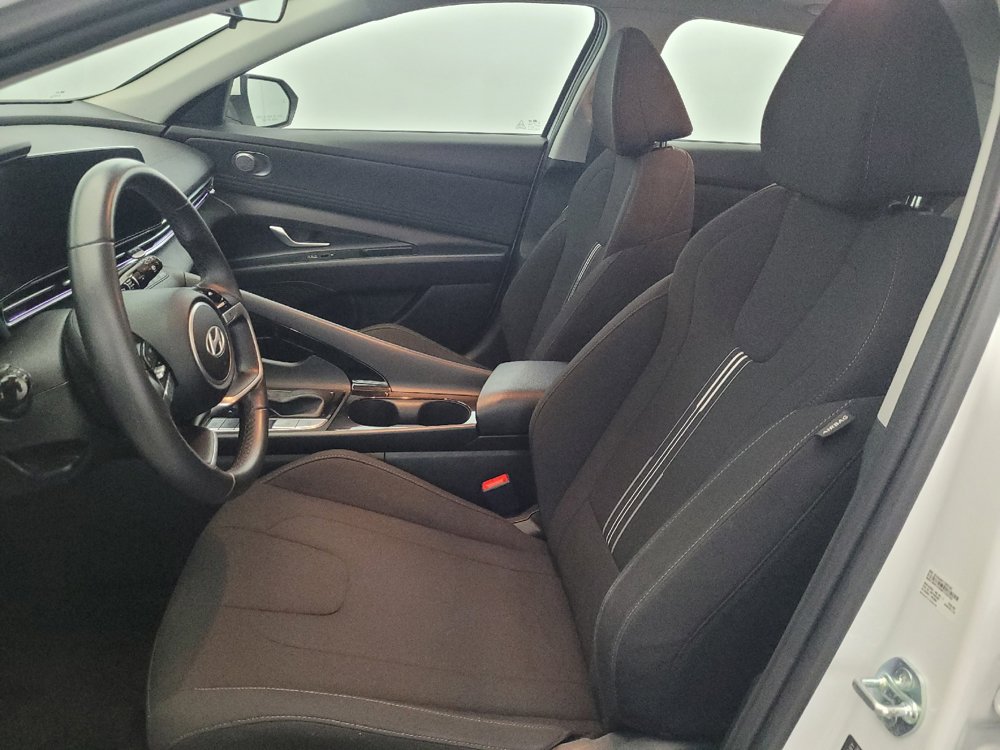 Used 2025 Hyundai Elantra SEL FWD image 17