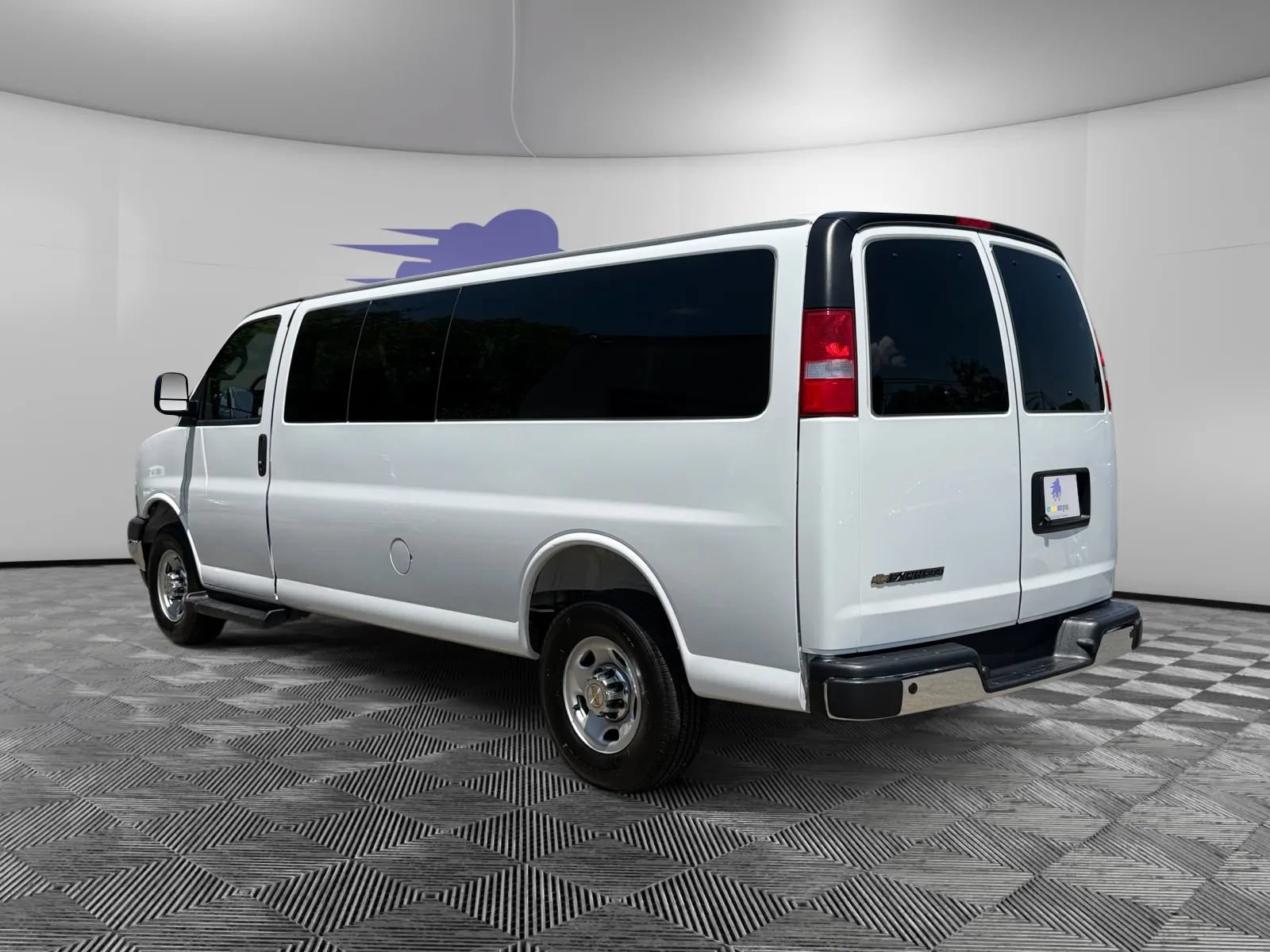 Used 2025 Chevrolet Express 3500 LT w/ LT Preferred Equipment Group RWD image 3