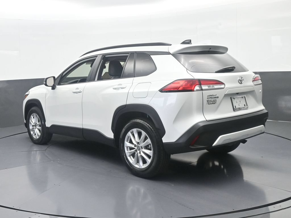 Used 2025 Toyota Corolla Cross LE FWD image 4