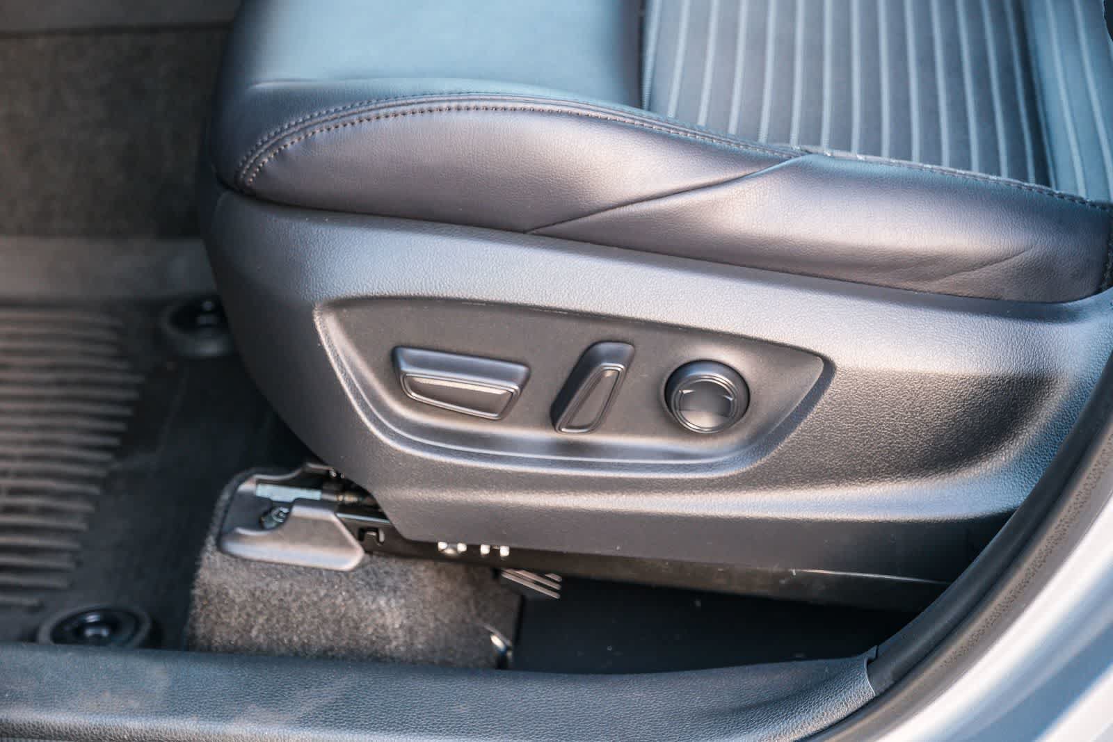 Certified 2024 Toyota Corolla Cross AWD Hybrid w/ Convenience Package image 24