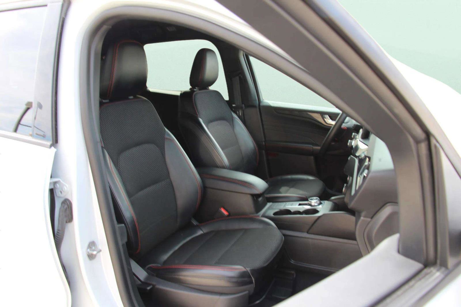 Used 2025 Ford Escape ST-Line image 32
